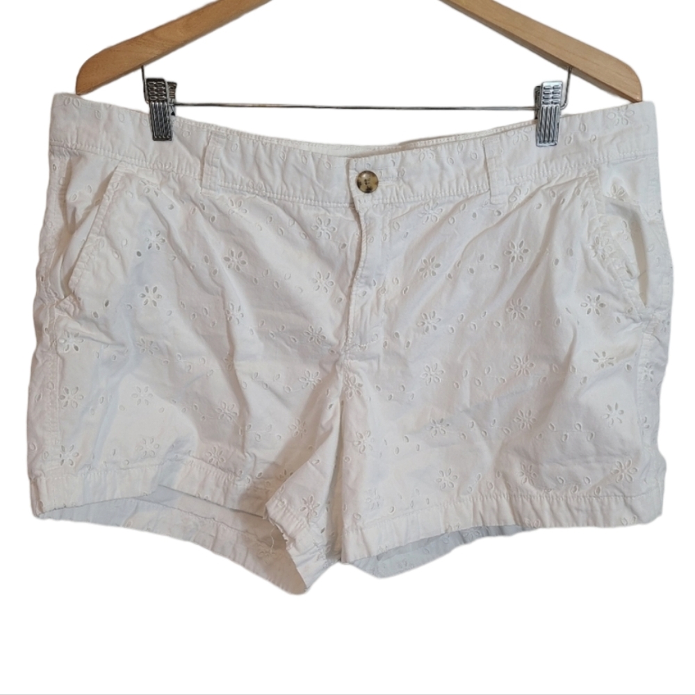 Old Navy Women’s White Eyelet Shorts Summer Lightweight Casual Boho